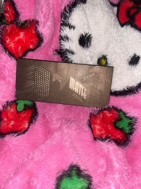 ZOEVA Brown Matte Eyeshadow Palette - Geometric Metallic Case